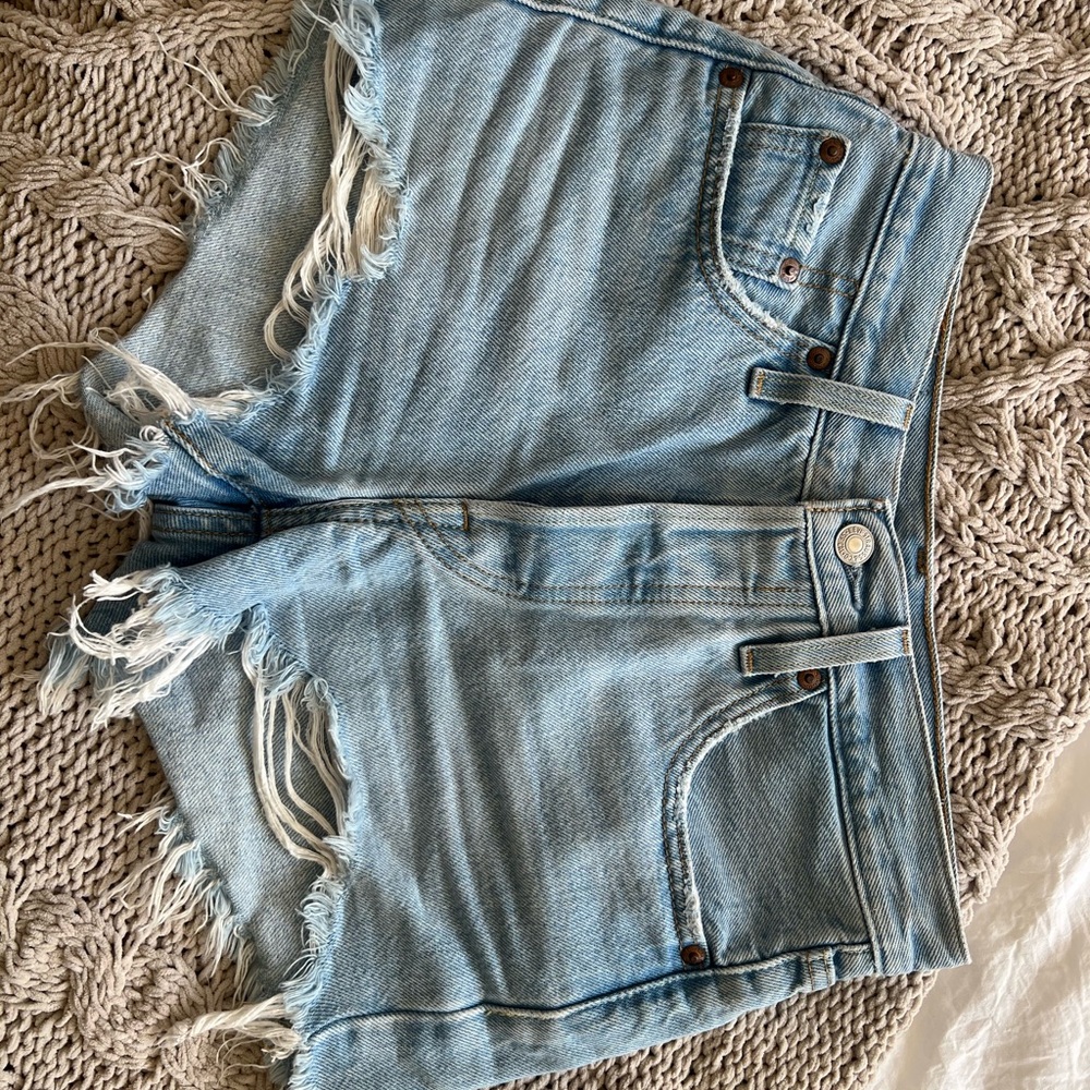 Levi’s 501 Denim Frayed Hem Women Shorts